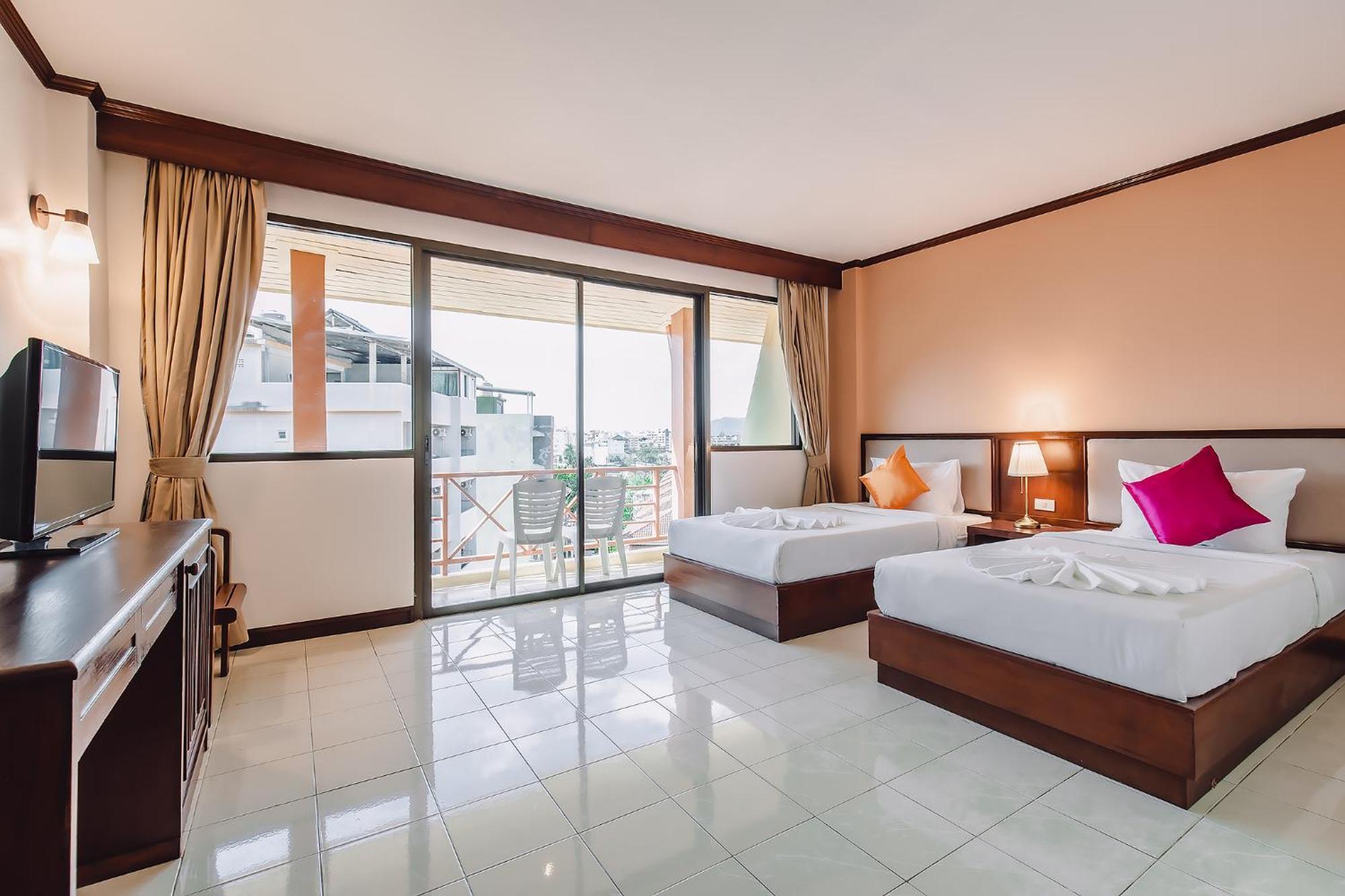 Bauman-Ville Hotel Patong Exterior foto